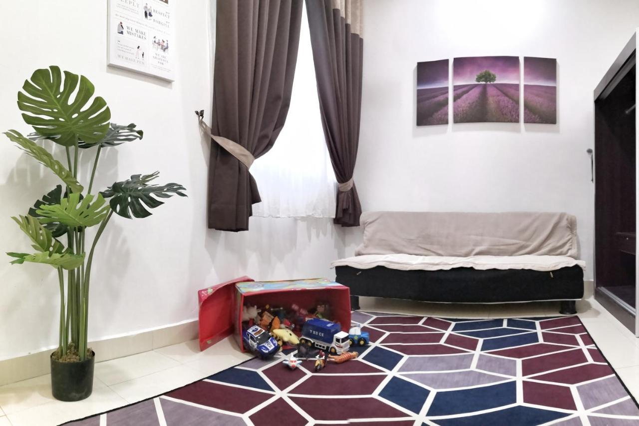 Teratak Persona Homestay. 4 Rooms Double Storey Terrace In Kuantan City. Exterior photo