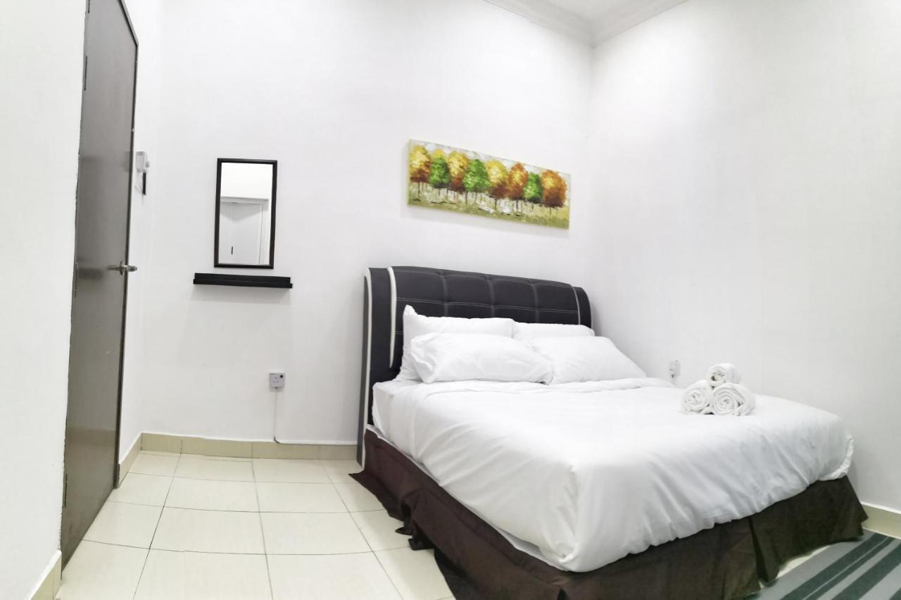 Teratak Persona Homestay. 4 Rooms Double Storey Terrace In Kuantan City. Exterior photo