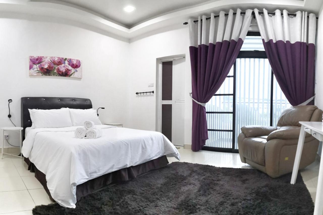 Teratak Persona Homestay. 4 Rooms Double Storey Terrace In Kuantan City. Exterior photo