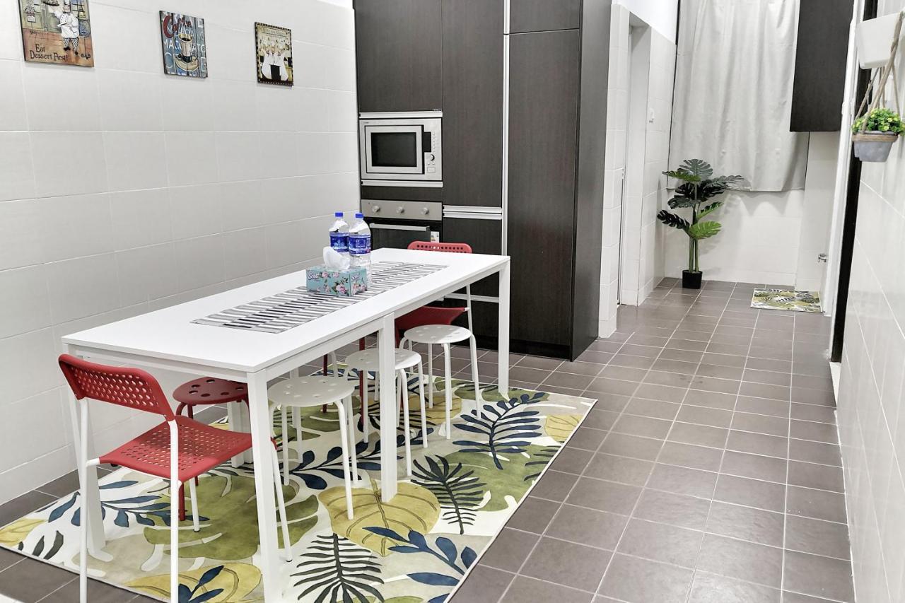 Teratak Persona Homestay. 4 Rooms Double Storey Terrace In Kuantan City. Exterior photo
