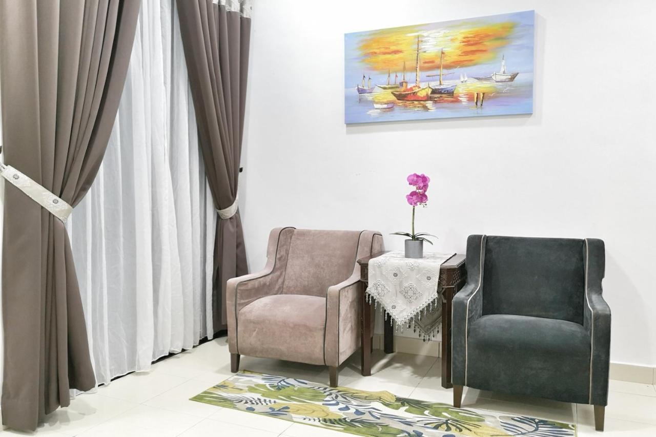 Teratak Persona Homestay. 4 Rooms Double Storey Terrace In Kuantan City. Exterior photo