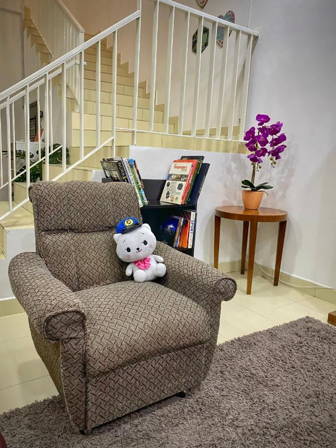 Teratak Persona Homestay. 4 Rooms Double Storey Terrace In Kuantan City. Exterior photo