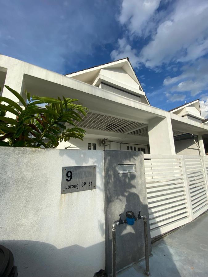 Teratak Persona Homestay. 4 Rooms Double Storey Terrace In Kuantan City. Exterior photo